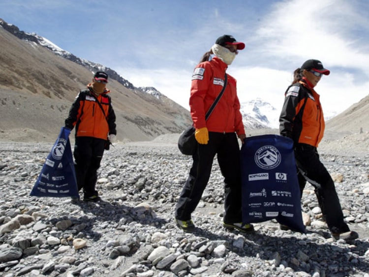 Müllberg: Helfer versuchen, den Mount Everest sauber zu halten. Foto: dpa.