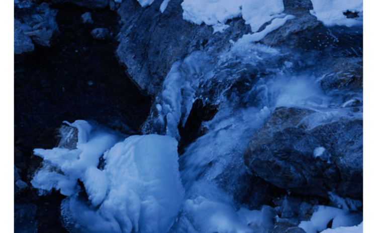 <p>Eine Eisauflage auf Steinen am Morgen ist im Herbst üblich. Kein Problem – wenn man es weiß.</p>