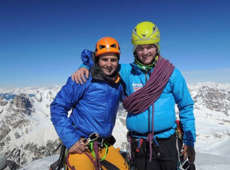 Das erste Drittel geschafft: Ueli Steck und Michi Wohlleben auf dem Gipfel der Westlichen Zinne (Foto: Wohlleben).