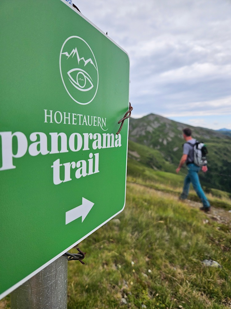 <p>Bestens ausgeschildert: Die Etappen am Panorama Trail sind manchmal lang, aber nie zu verfehlen.</p>