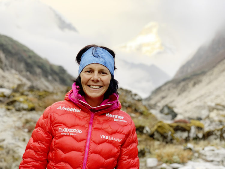 <p>Gerlinde Kaltenbrunner, erste Frau, die alle 14 Achttausender ohne Zuhilfenahme von zusätzlichem Sauerstoff und ohne Unterstützung  von Hochträgern erreicht hat.</p>