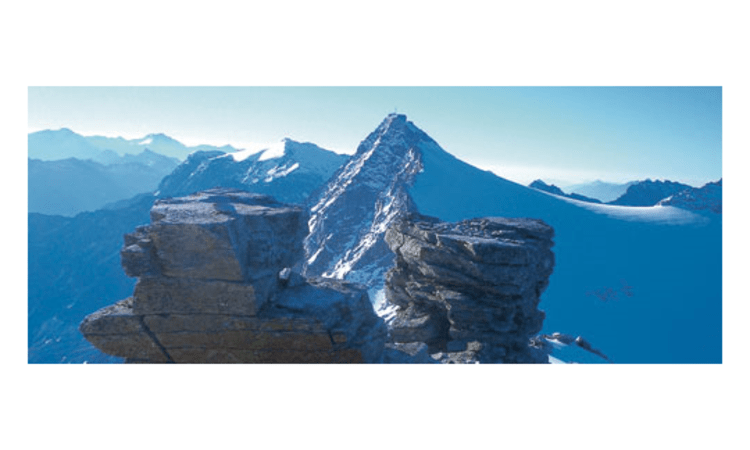 Die letzte Etappe vom Goldzechkopf zum Hohen Sonnblick verlangt noch einmal Konzentration: Heikle Kletterstellen und ein Gletscherstück sind zu bewältigen.