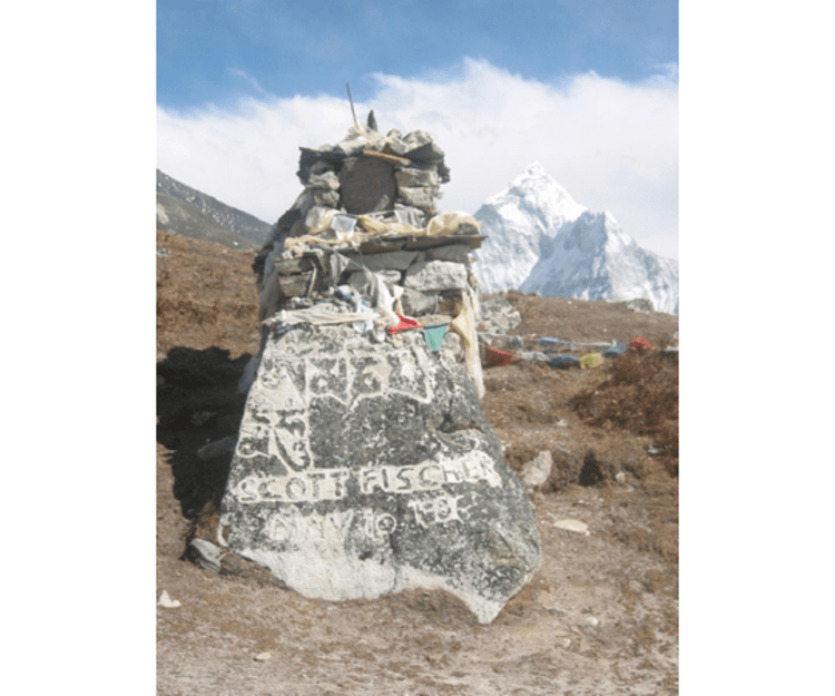 Mahnmal für den 1996 am Everest tödlich verunglückten Scott Fisher.
