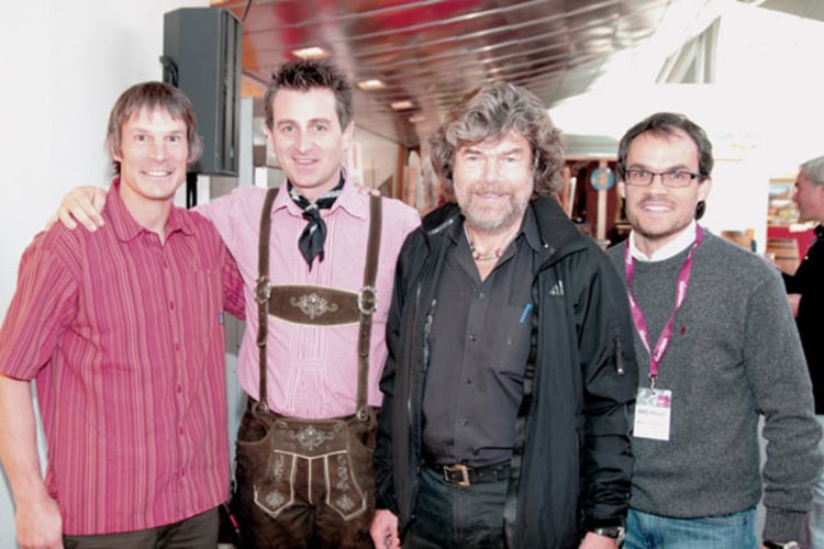 Die IMS-Organisatoren mit Top-Bergsteigern nach dem Pressegespräch: Steve House, Alex Ploner, Reinhold Messner und Markus Gaiser (v.l.)