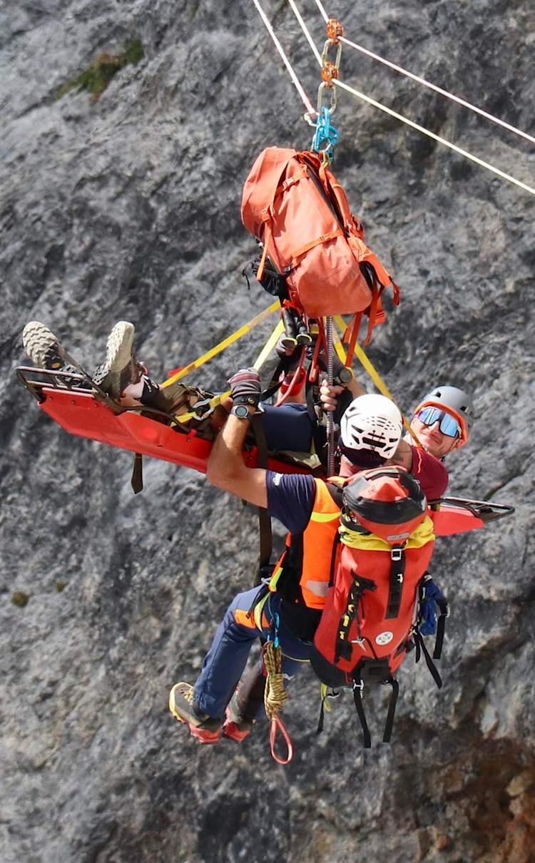 <p>Der Abtransport der Verunglückten erfolgte am häufigsten per Hubschrauber (hier eine Übung).</p>