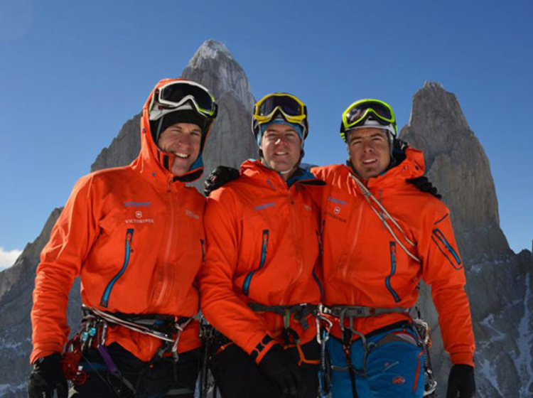 Strahlender Sonnenschein, strahlende Alpinisten: und Stephan Ruoss , Mario und Dani Arnold (Foto: visualimpact.ch / Mario Arnold)