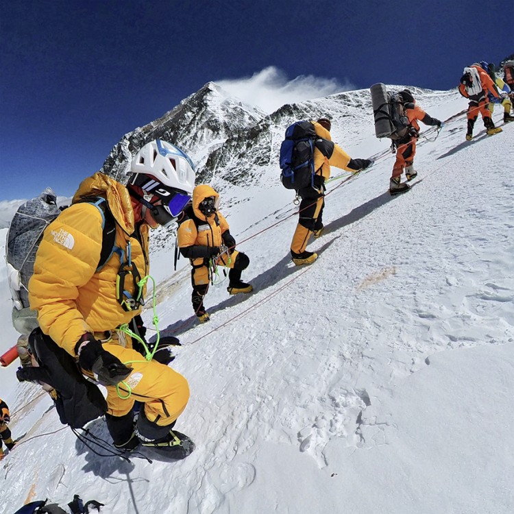 <p>2022 im Aufstieg am Mount Everest.</p>