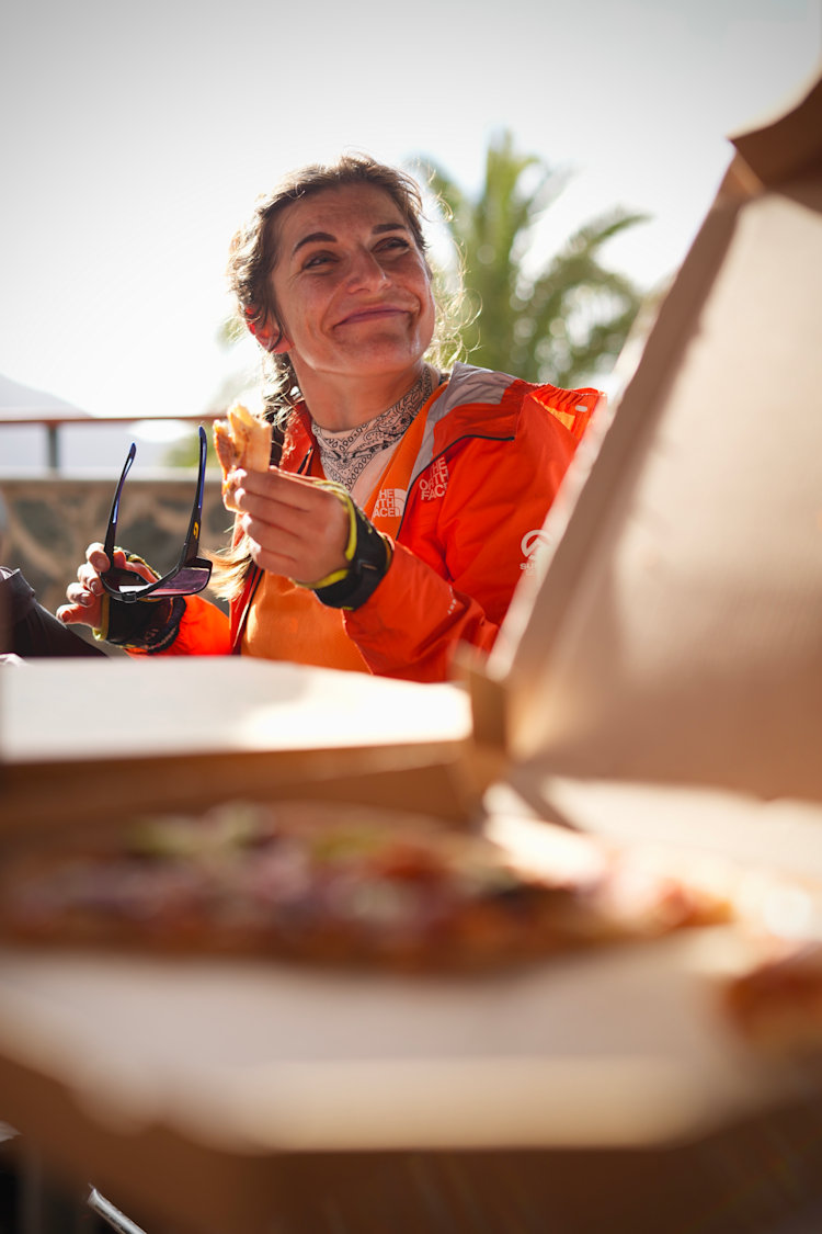 <p>Pizza, Pasta und Gummibärchen: Eine energiereiche Verpflegung ist das A und O auf Langdistanzen.</p>