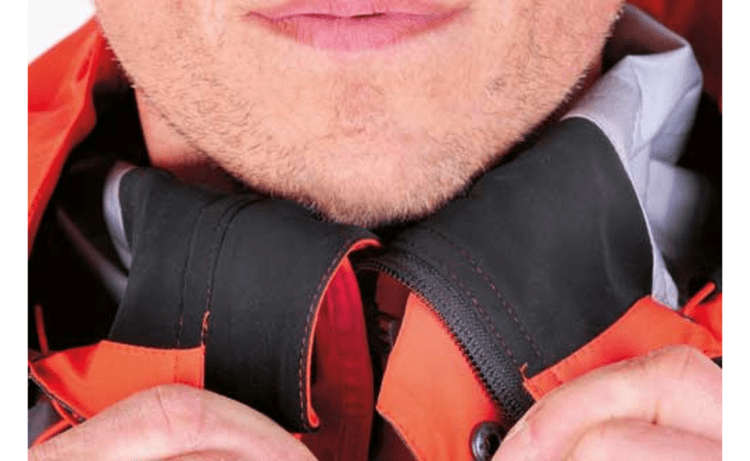 Sehr gut: Ein angenehmer und komfortabler Kinnschutz macht die Jacke bei geschlossenem Kragen deutlich komfortabler.