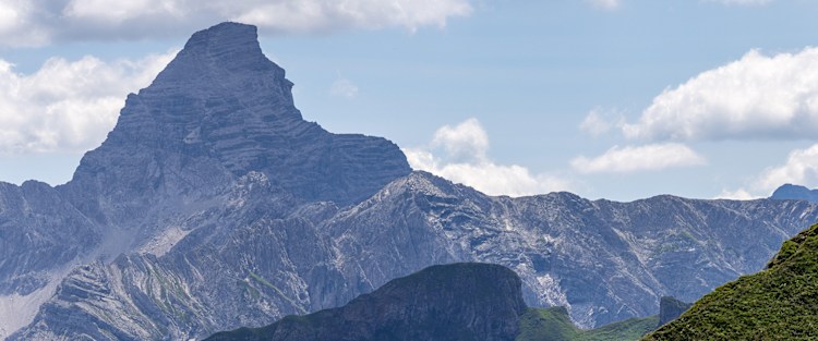 <p>Blick vom Nebelhorn zum Hochvogel.</p>