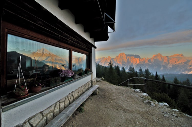 Stimmungsvoll: Dolomiten im Abendlicht am Rifugio Venezia.