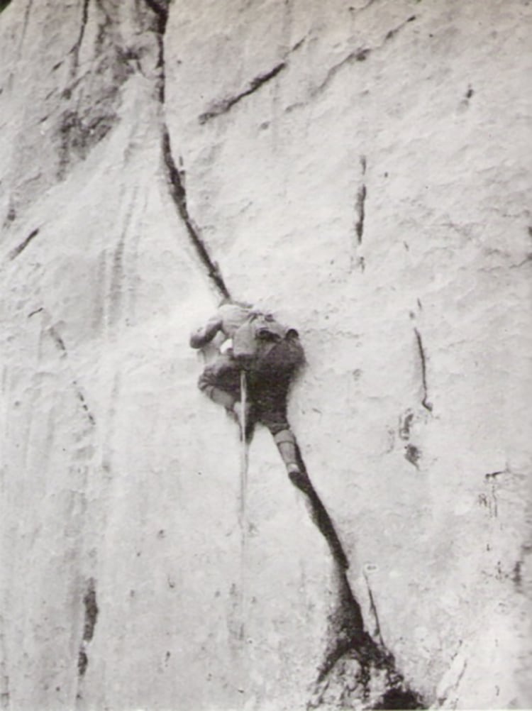 <p>Paul Preuss im Schiefen Riss am Totenkirchl im Kaisergebirge, vermutlich 1911.</p>