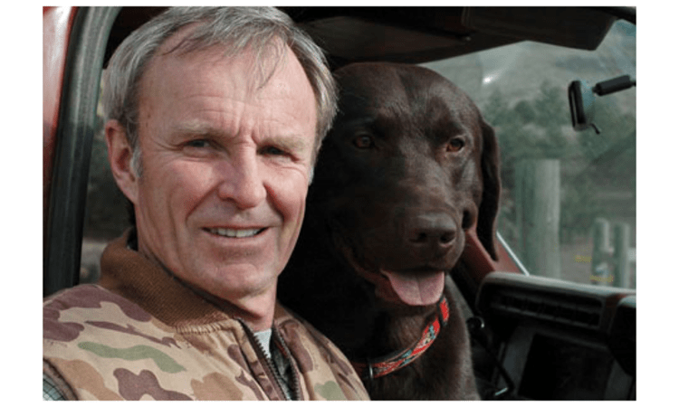 Mann mit Hund: Der diesjährige Träger des "Walter Bonatti Awards" John Roskelley (Foto: www.pioletsdor.com).