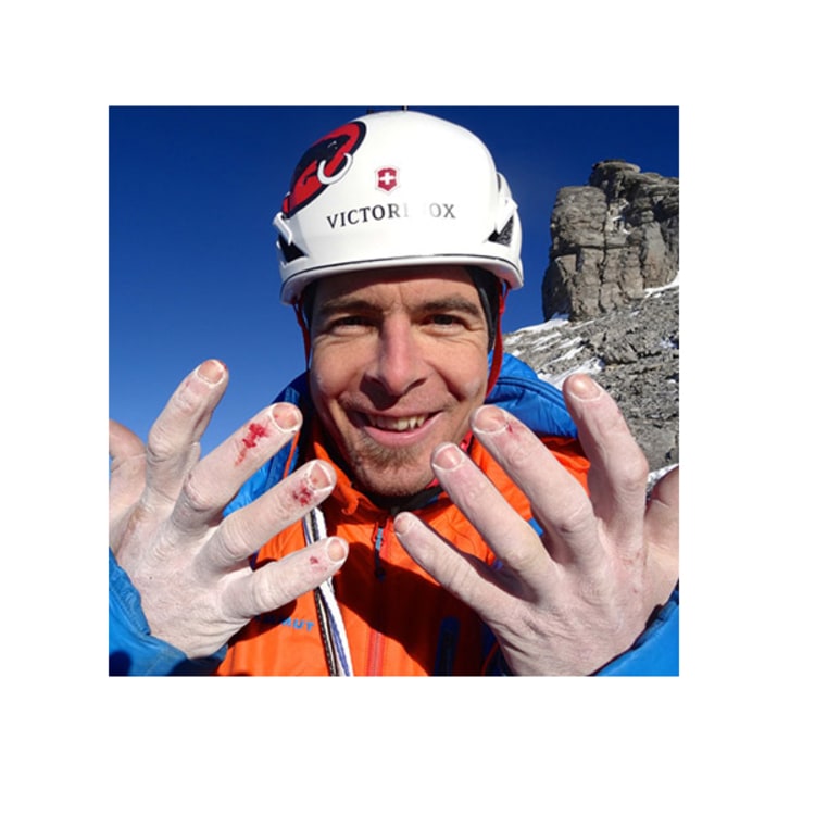 <p>Holte sich bei der Wintererstbegehung von "Deep Blue Sea" am Genferpfeiler blutige Finger: Dani Arnold.</p>