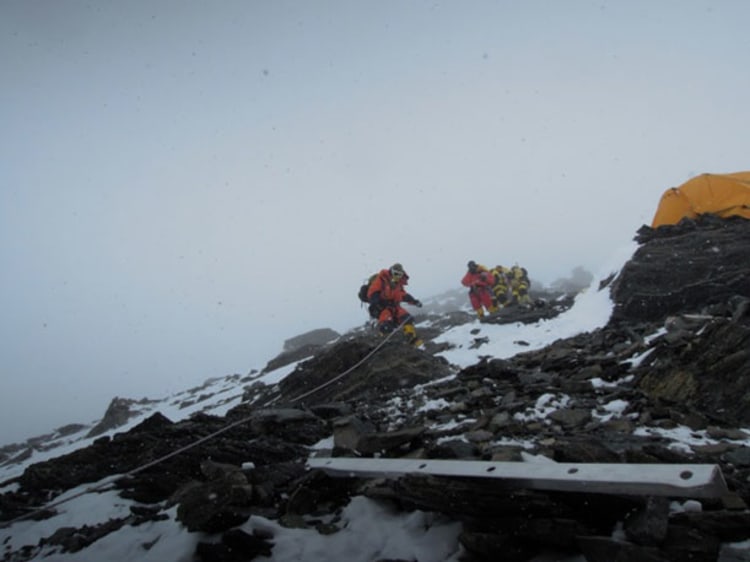 Nebelsuppe am Everest: Lager II auf 7800 Meter (Foto: uelisteck.ch)