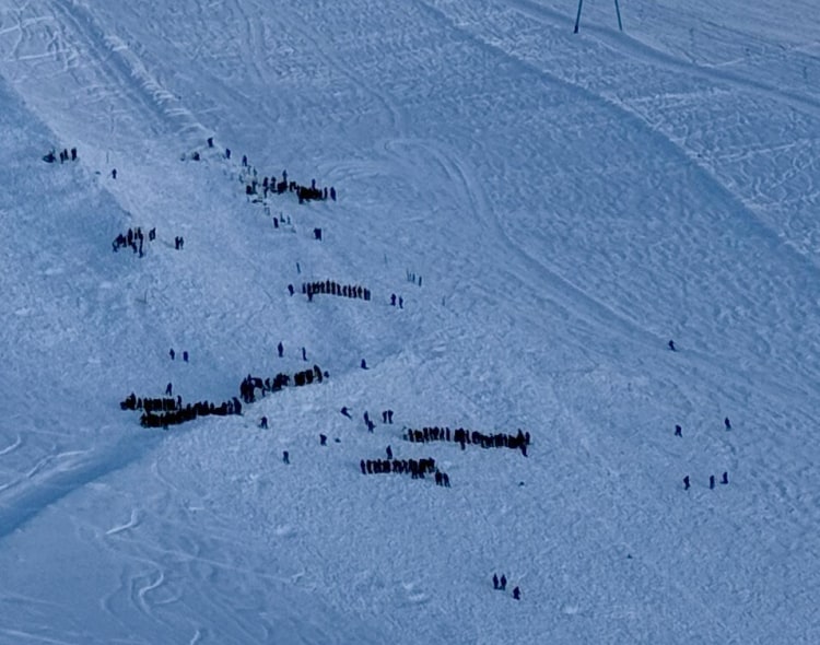 <p>Die Rettungskräfte bei der Lawinenverschüttetensuche.</p>