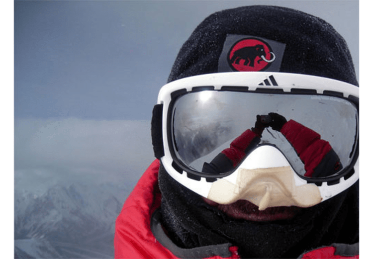 Eine Fälschung: Dieses Foto wurde verbreitet und sollte Christian Stangl am Gipfel des K2 zeigen.