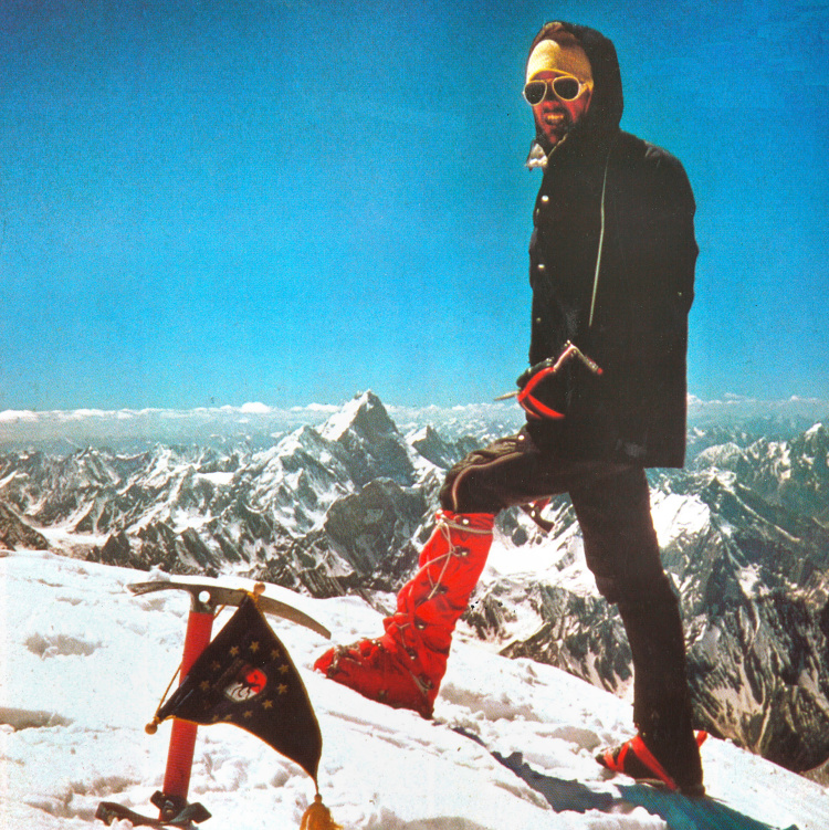 <p>Peter Habeler am Kangchendzönga – dem dritthöchsten Berg der Welt – im transtex® polar Hemd.</p>