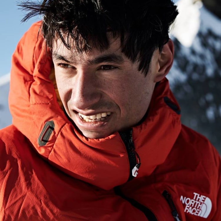 <p>Er könnte bald bei Euch zu Hause im Wohnzimmer stehen: Profi-Alpinist David Lama.</p>