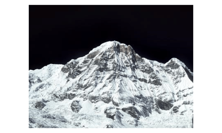 Das Annapurna-Massiv: Für einen Spanier kam der selbstlose Einsatz von Ueli Steck zu spät. Foto: dpa.