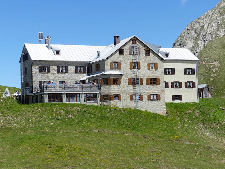 <p>Die Rappenseehütte in den Allgäuer Alpen hat 304 Schlafplätz.</p>