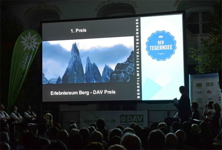 Spannender Moment: Ankündigung des 1. Preises in der Kategorie 'Erlebnisraum Berg - DAV-Preis' - "Cerro Torre - Nicht den Hauch einer Chance" von Thomas Dirnhofer (Foto: Thomas Plettenberg)