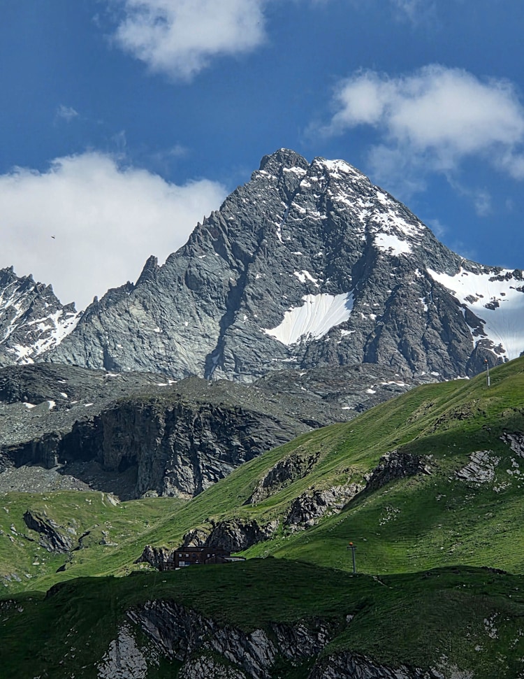 <p>Blick&nbsp;auf&nbsp;den&nbsp;Stüdlgrat.</p>