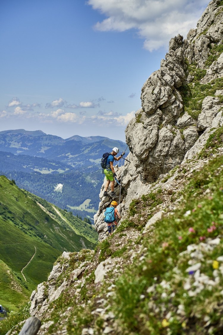 <p>Anspruchsvoll und nur für Geübte: der Zweiländer-Klettersteig an der Kanzelwand.</p>