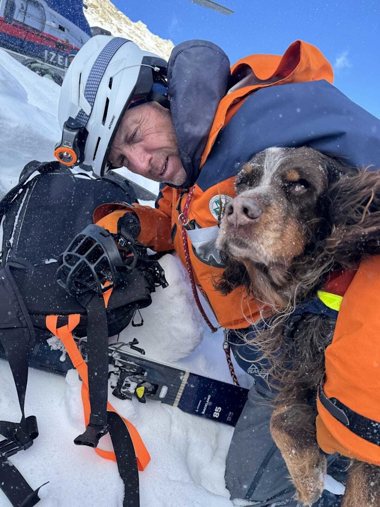 <p>Die Bergrettung Obertauern mit Rettungshund im Einsatz.</p>