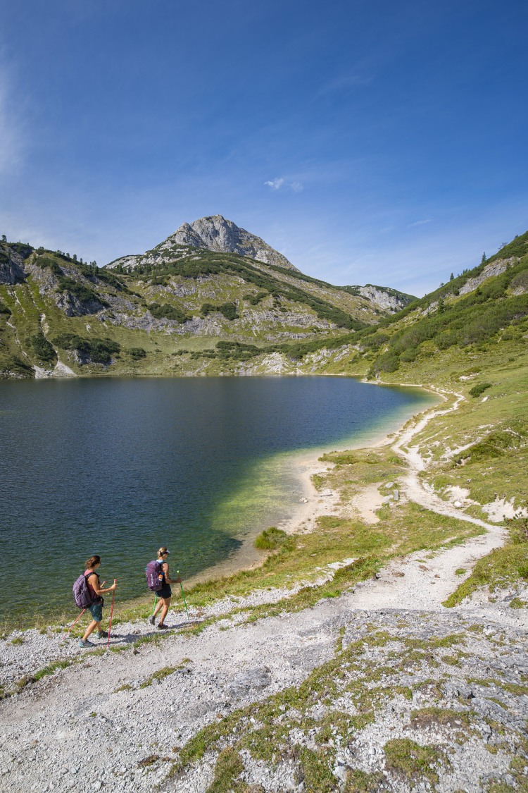 <p>Der lange Welser Höhenweg bleibt stets kurzweilig: Der Wildensee lädt zur Abkühlung.</p>