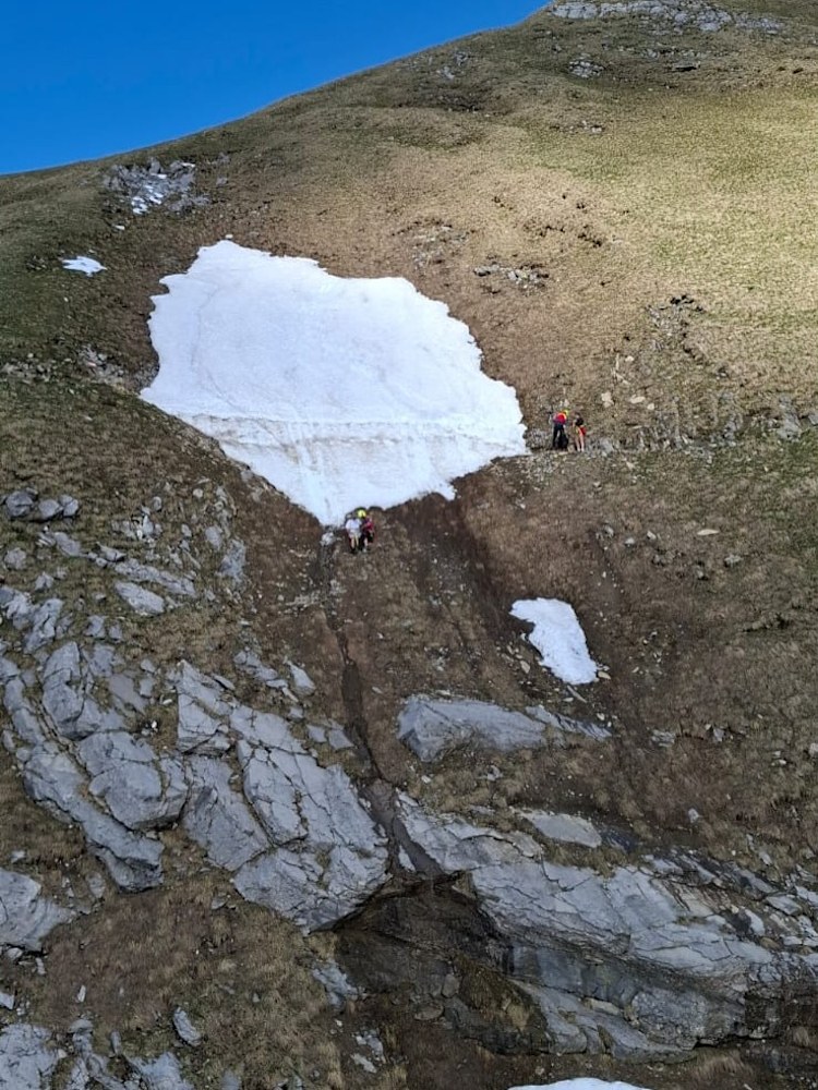 <p>Einsatz unterhalb eines Schneefelds.</p>