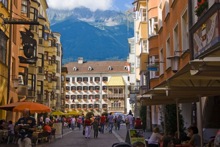 <p>"Hauptstadt der Alpen": Innsbruck.</p>