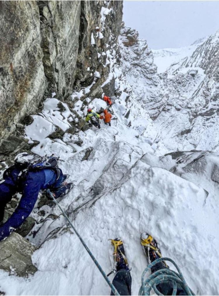 <p>Neuschnee und Eis machten den Rettungseinsatz zu einer enormen Herausforderung für die Retter.</p>