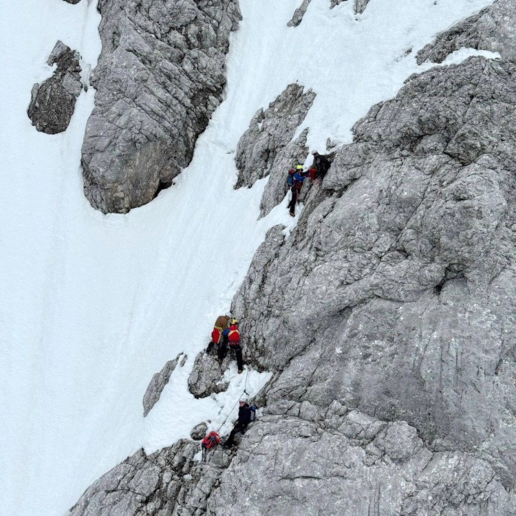 <p>Im Einsatz an der Zugspitze: die Bergwacht Grainau.</p>