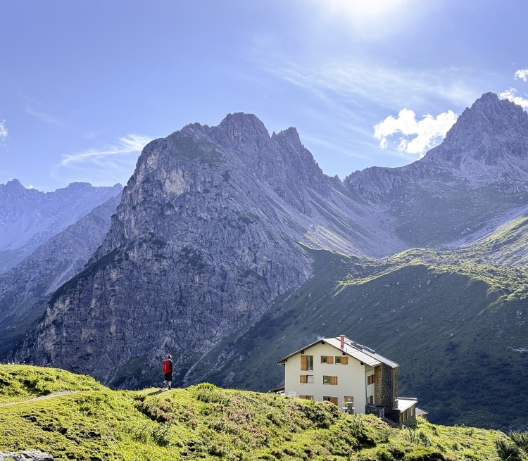<p>Felsiges Amphitheater: Die Steinseehütte ist umgeben von einer traumhaften Kulisse.</p>