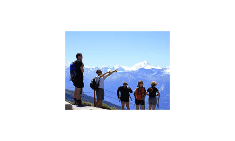 David erklärt uns die umliegende Bergwelt. Im Wallis finden sich 48 der 65 4000er der Alpen.