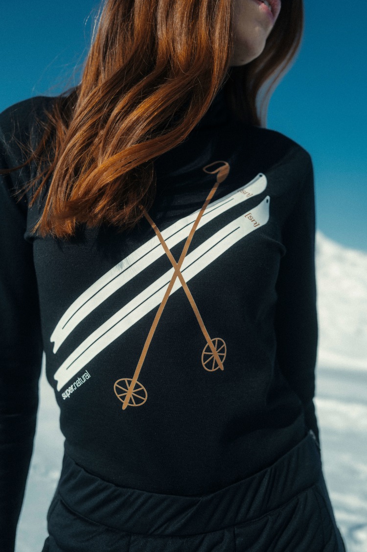 <p>Das W KRYSSEDE SKI LS ist ein Langarmshirt für alle, die Eleganz und Sportlichkeit vereinen möchten.</p>