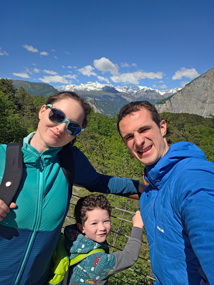 <p>Adam Ondra mit seiner Frau Iva und Sohn Hugo. Die Familie lebt heute im norditalienischen Arco.</p>