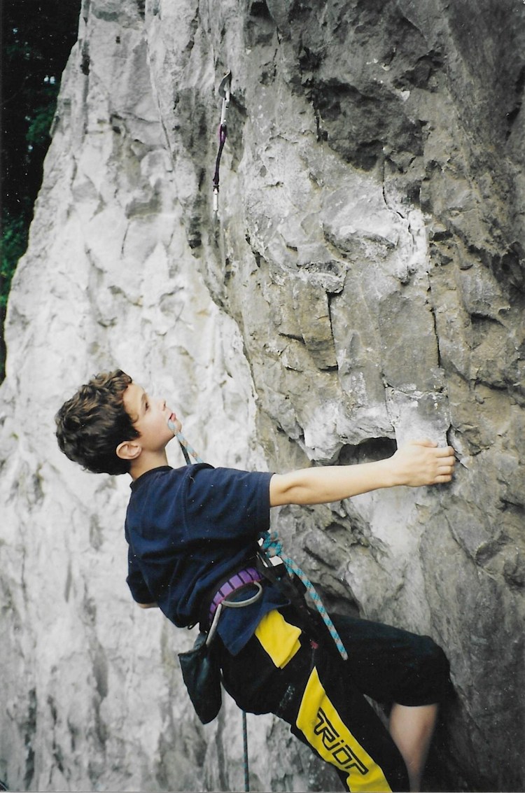 <p>Adam Ondra als Kind beim Klettern. Seine erste 9a gelang ihm bereits mit 13 Jahren.</p>