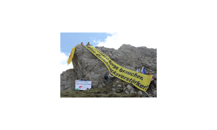 Mountain Wilderness Protestaktion an der Kanzelwand im Allgäu.