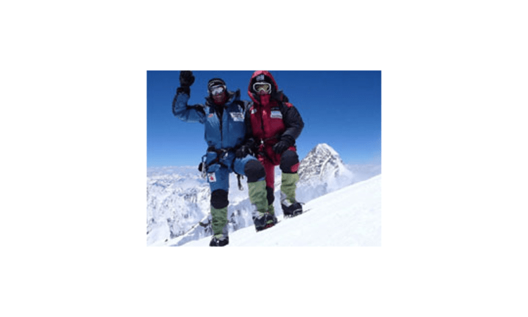 Gerlinde Kaltenbrunner und Ralf Dujmovits am Hauptgipfel des Broad Peak.