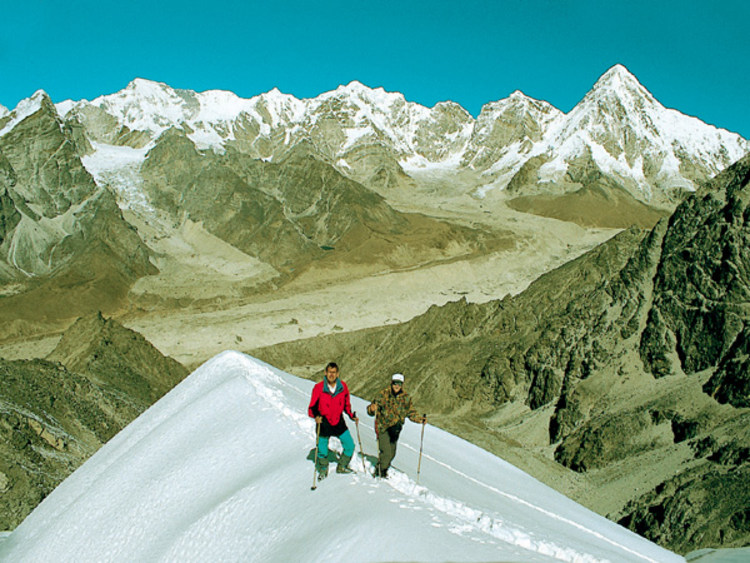Höhentraining um die Akklimationszeit zu verkürzen lehnen manche Bergsportler wie Ralf Dujmovits ab.