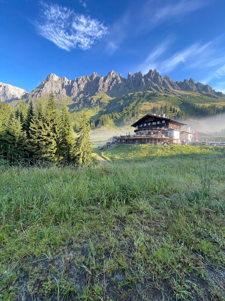 <p>Mystische Morgenstimmung unterhalb der Felszacken des Hochkönigs. </p>