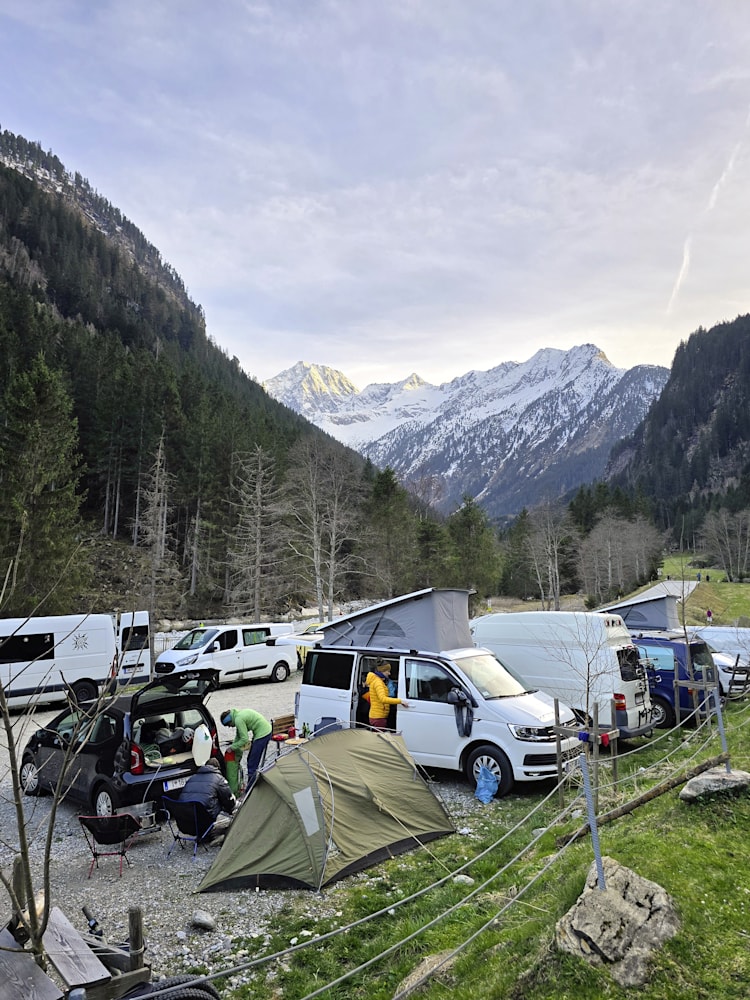 <p>Zugang geregelt: Im Zillertal ist Wildcampen dank Übernachtungs-Parkplatz mit Toilette zum Glück kein dringendes Problem. </p>