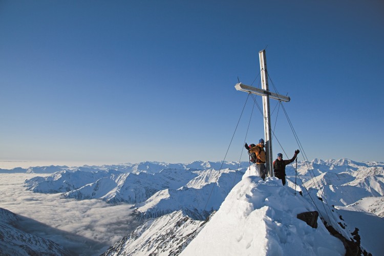 <p>Gipfelkonferenz auf der Fineilspitze: Seit Jahrtausenden werden rund um  diesen Berg die Alpen überquert.   </p>