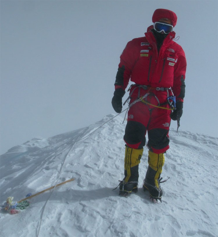 Auf dem Gipfel: Simone Moro auf dem Gasherbrum II.