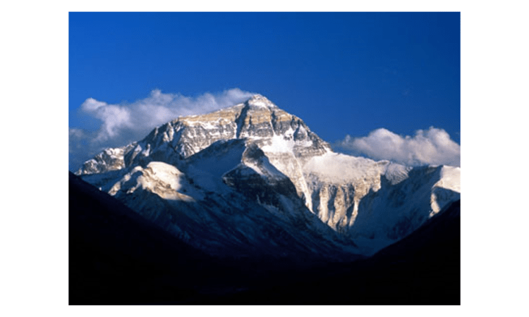 Geschlossene Gesellschaft am Everest: Müssen alle draußen bleiben, wenn die Fackel kommt?. Foto: dpa.