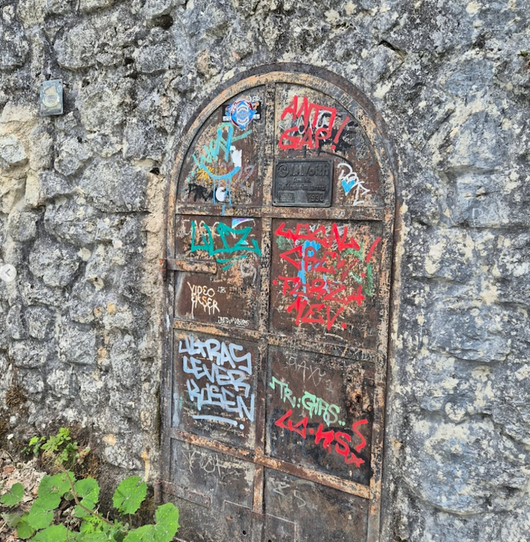 <p>Graffiti in der Höllentalklamm.</p>