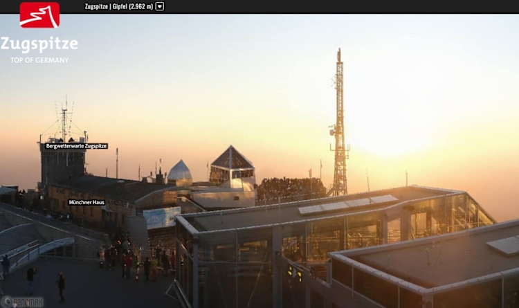 <p>Rund 1000 Besucher kamen allein wegen der Sonnenfinsternis auf die Zugspitze.</p>