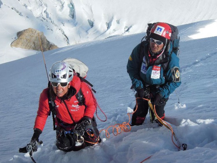 Gutes Team am K2: Gerlinde und Maxut. Bild: D. Zaluski/National Geographic.